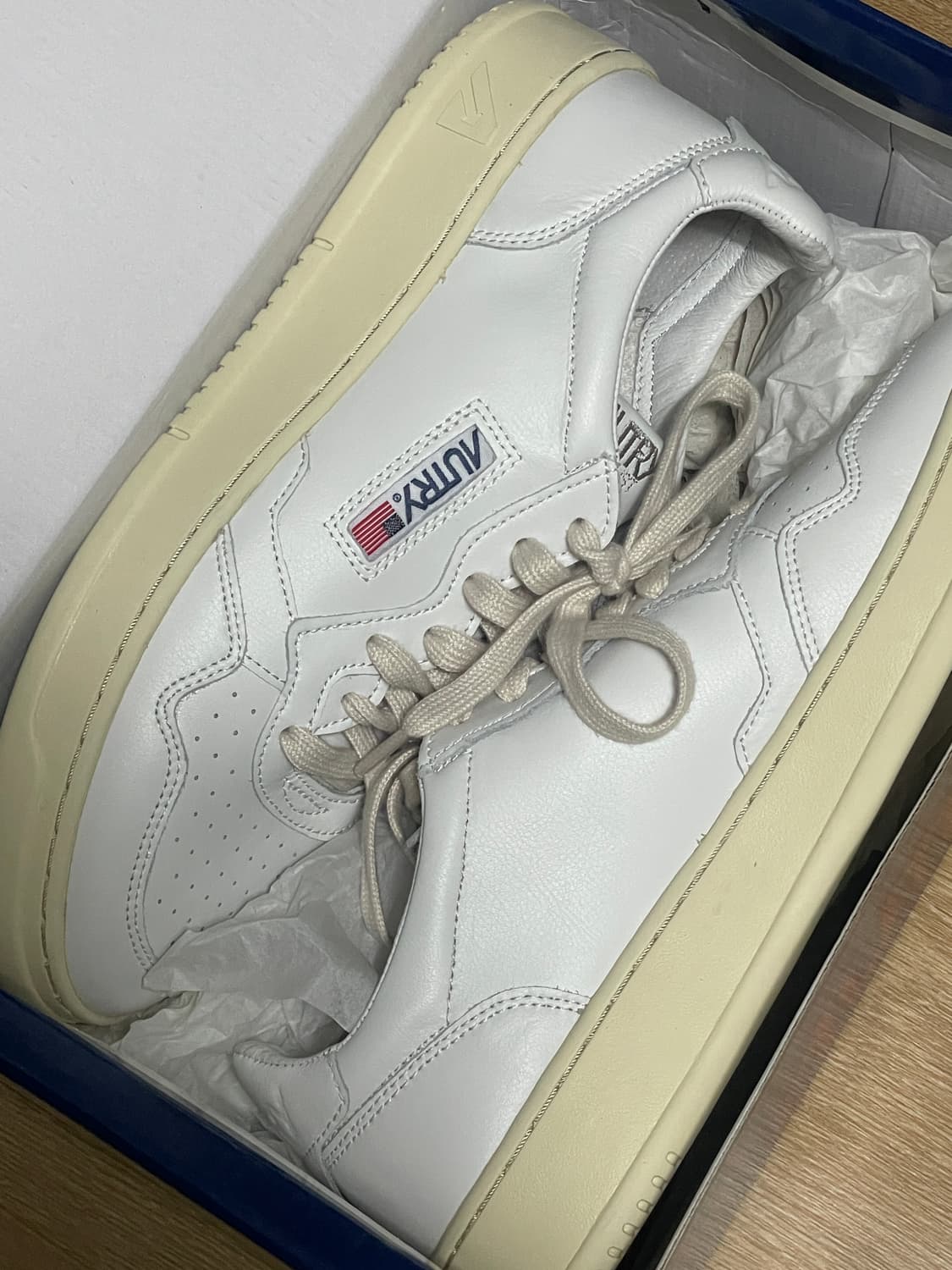 오트리 메달리스트 로우 화이트 상품이미지2