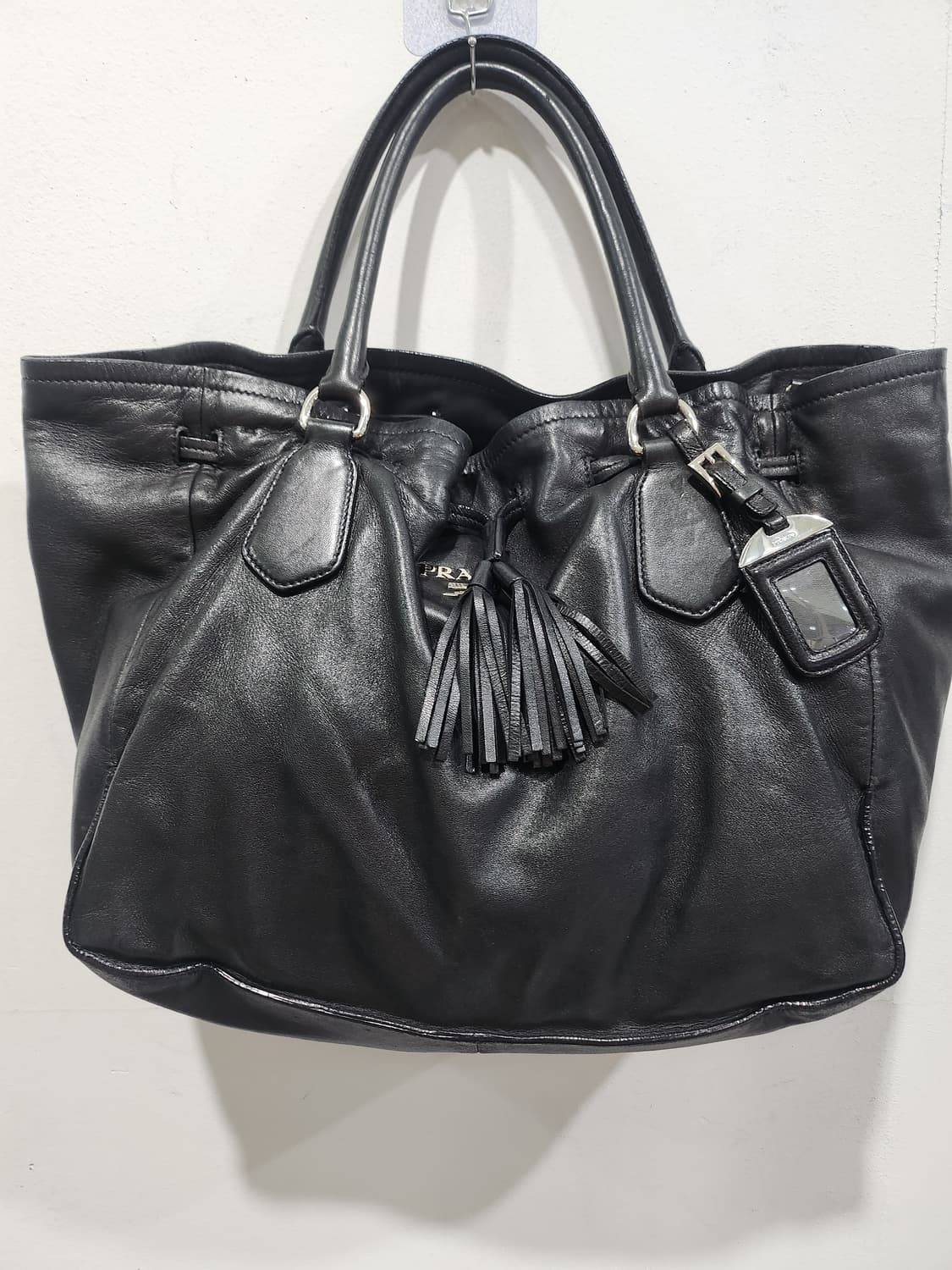 프라다 블랙 레더 토트백 정품 상품이미지1