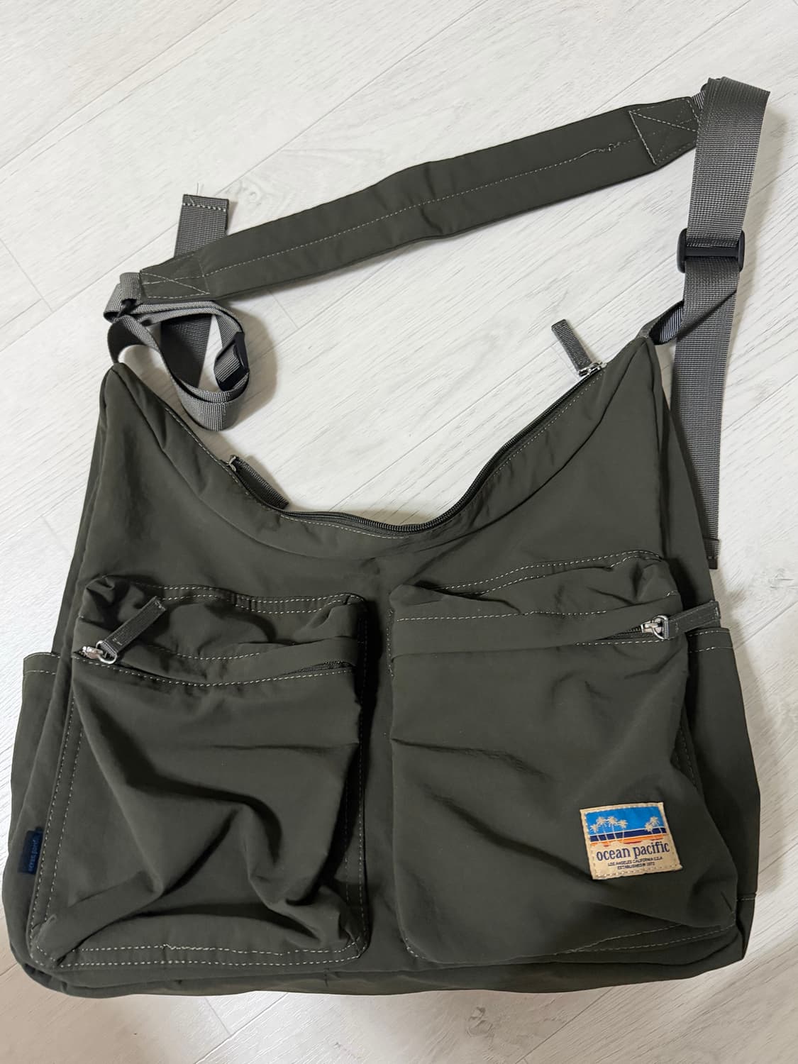 오션퍼시픽 크로스백 카키 상품이미지2