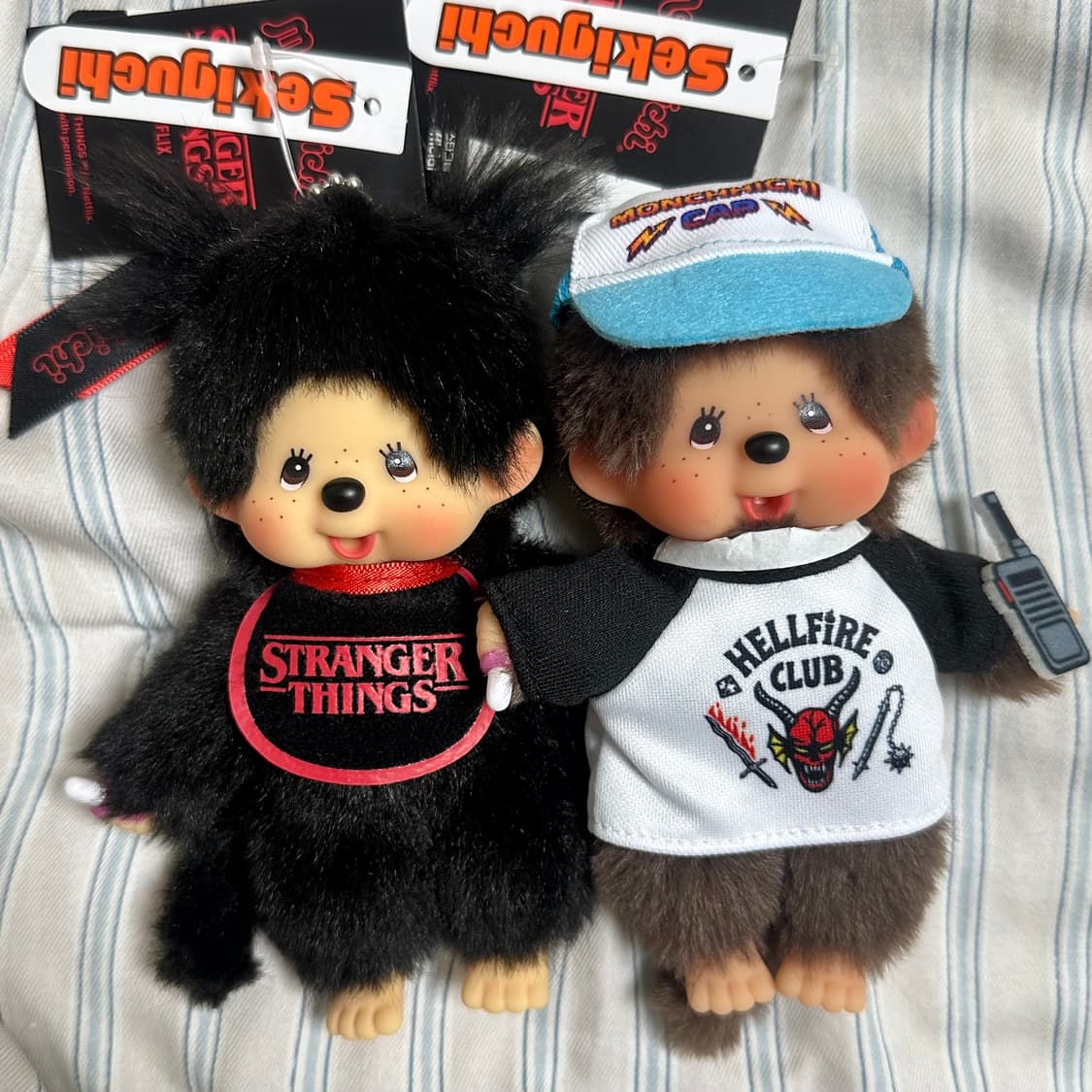 몬치치 X 기묘한 이야기 헬파이어 클럽 키링 상품이미지2