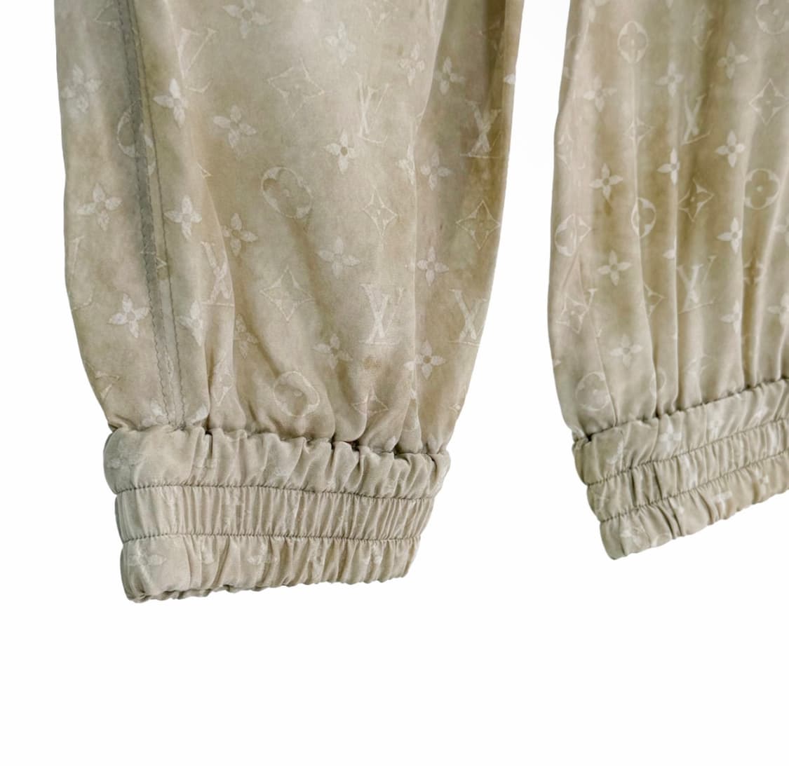 [36] 루이비통 여성 LV 모노그램 클라우드 실크 조거 팬츠 베이지 상품이미지5