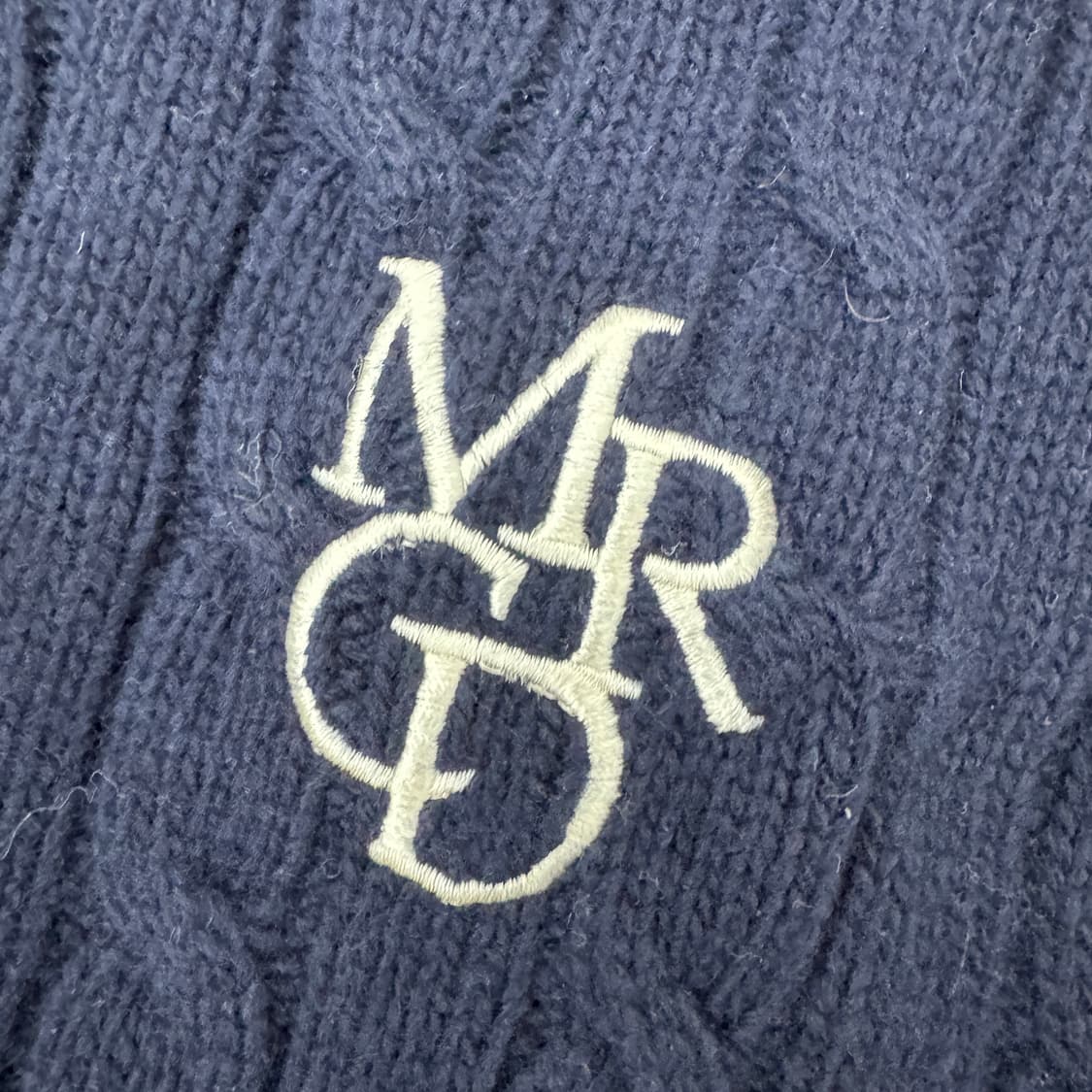 여성용 FREE 마르디메크르디 네이비 케이블 라운드 니트 상품이미지3