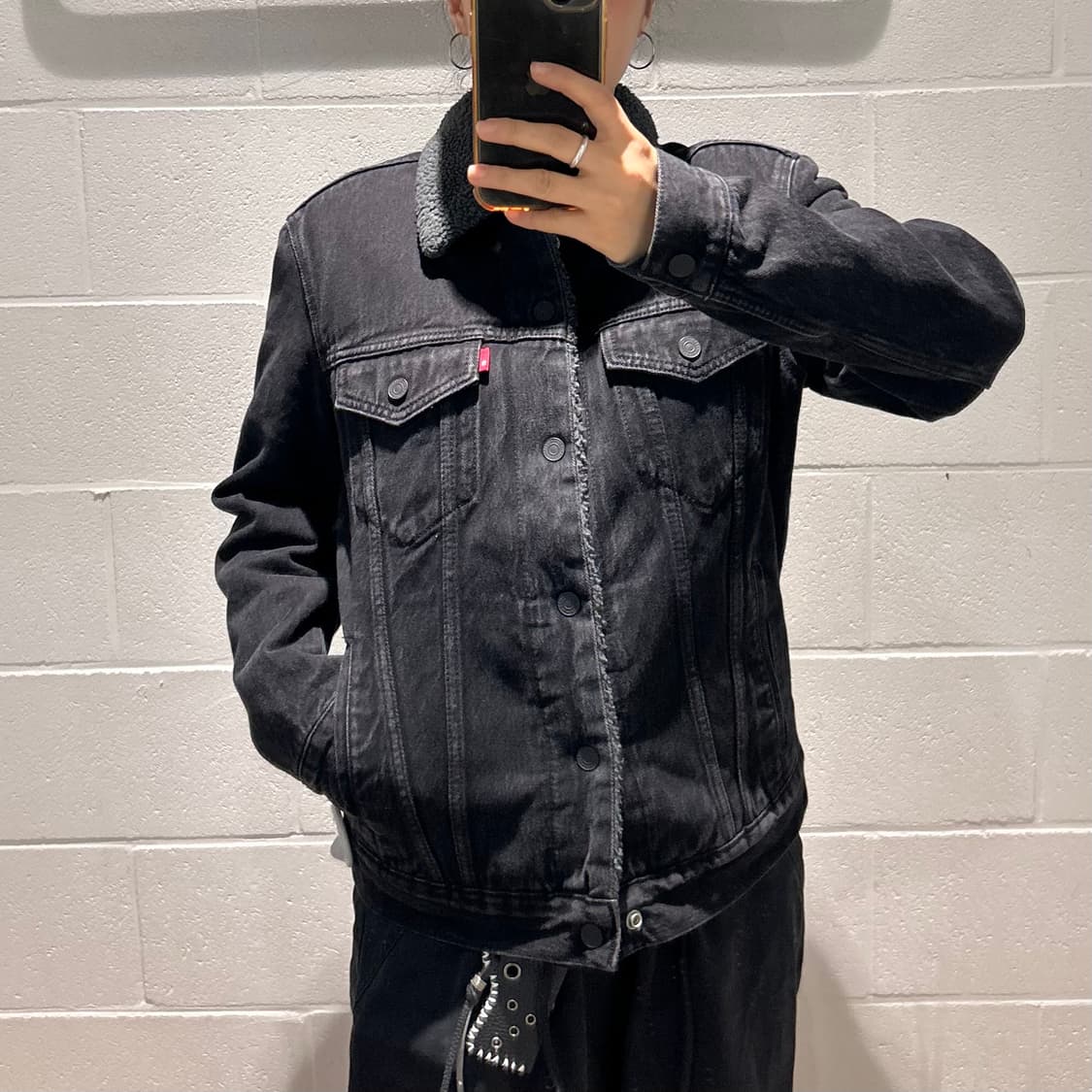 Levis Sherpa Black Denim Jacket 상품이미지3