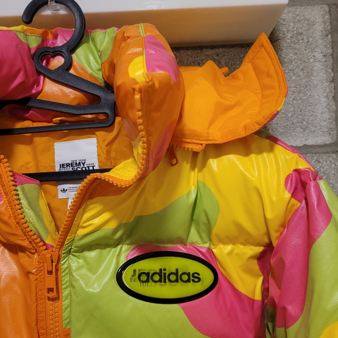 아디다스 제레미스캇 네온 카모 패딩 85 상품이미지3