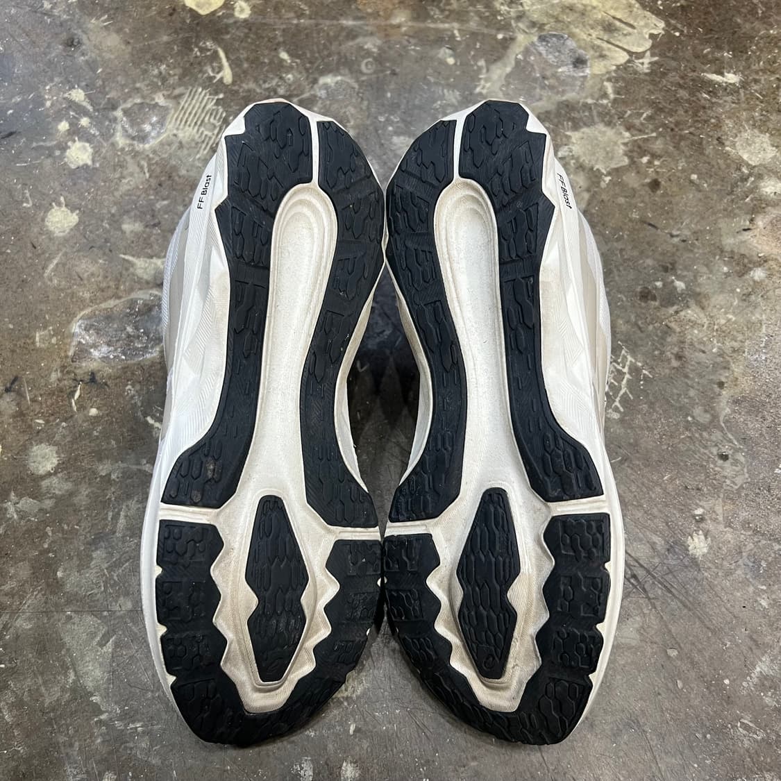 260) 아식스 노바블라스트 스모크 그레이 런닝화 스니커즈 런닝코어 상품이미지6