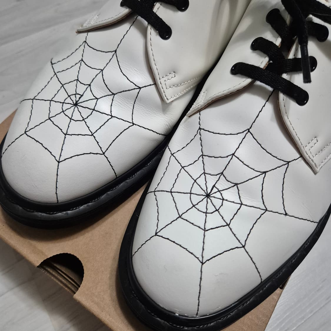 닥터마틴 슈프림 스파이더웹 us8 상품이미지2