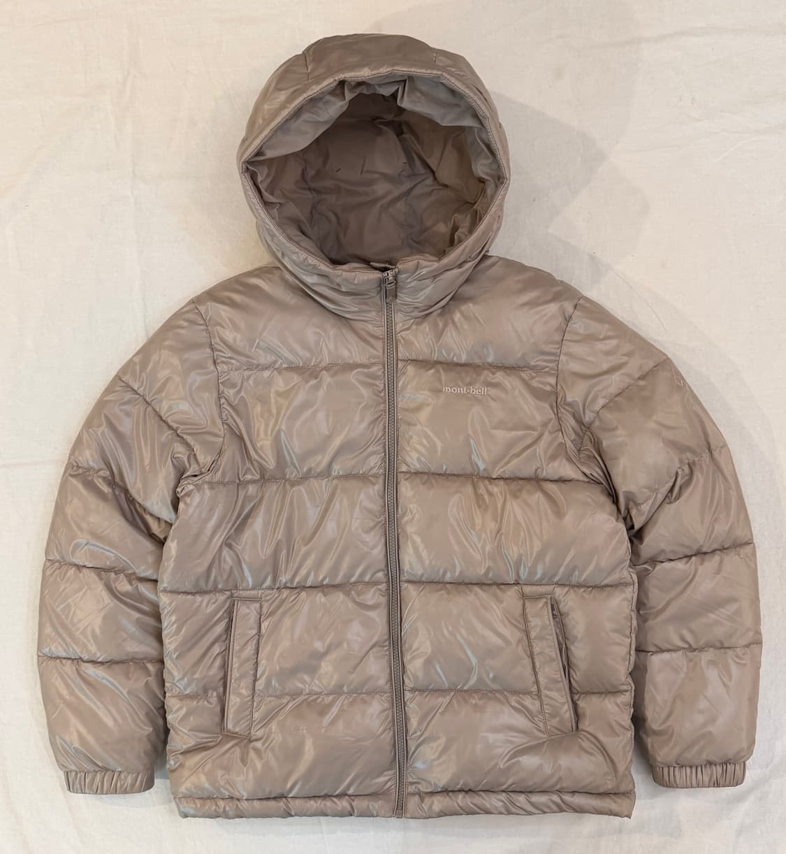 몽벨 글로시 고프코어 경량패딩 베이지 상품이미지1
