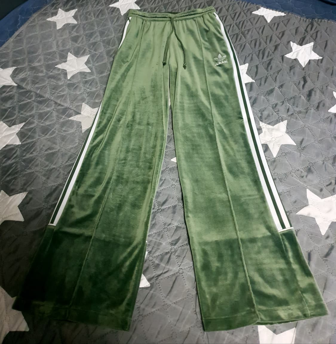 (블랙핑크 리사 제니 PICK)아디다스 파이어버드 벨벳 셋업 올리브 그린 상품이미지6