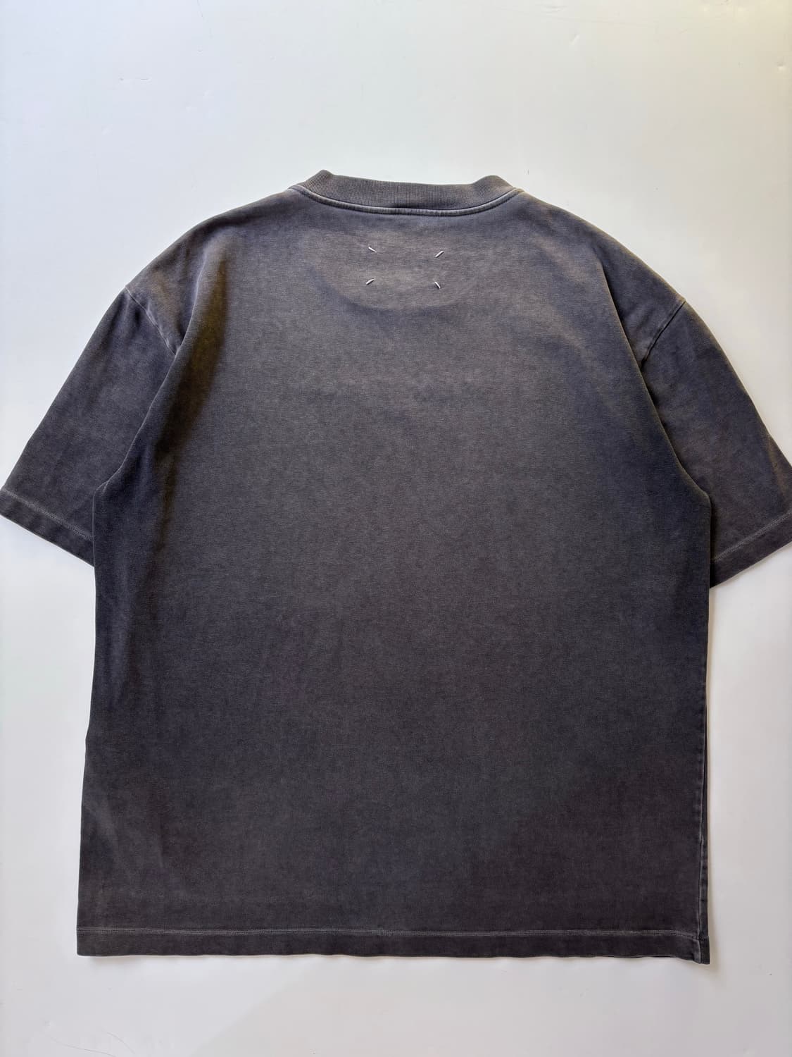 MM6 메종 마르지엘라 차콜 반팔 티셔츠 상품이미지3