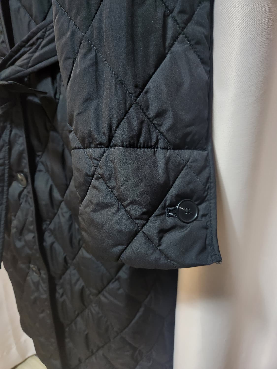 미착용급  자주 블랙 퀼팅 롱 코트 상품이미지3