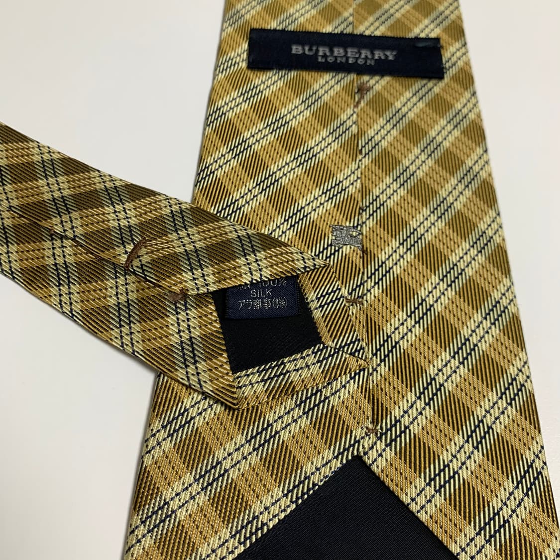 버버리(BURBERRY) 노바체크 명품넥타이 클래식룩 코디 A+등급 상품이미지7