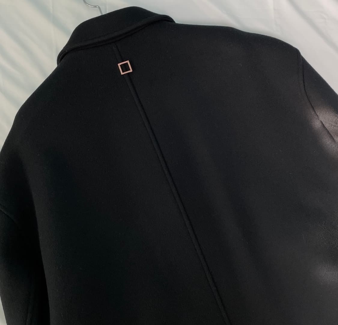 우영미 커프스 디테일 178 코트 블랙 50 (택,옷걸이⭕️) 상품이미지2