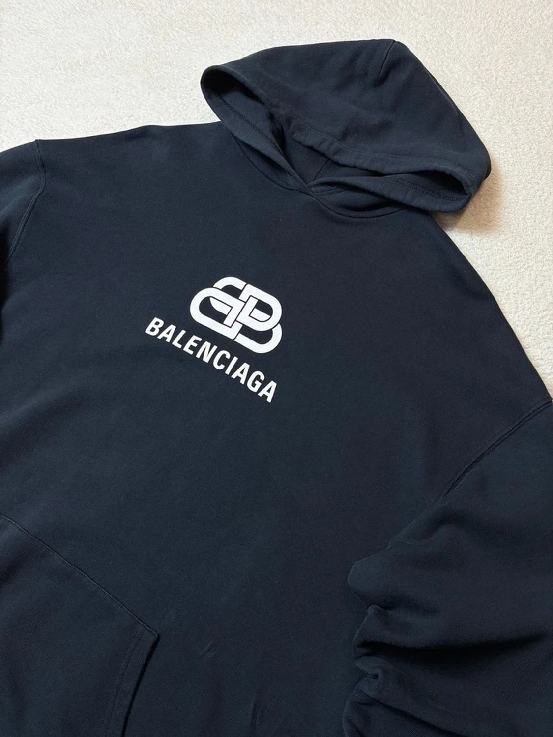 발렌시아가 블랙 BB 로고 오버핏 후드 티셔츠 PN6660    상품이미지2