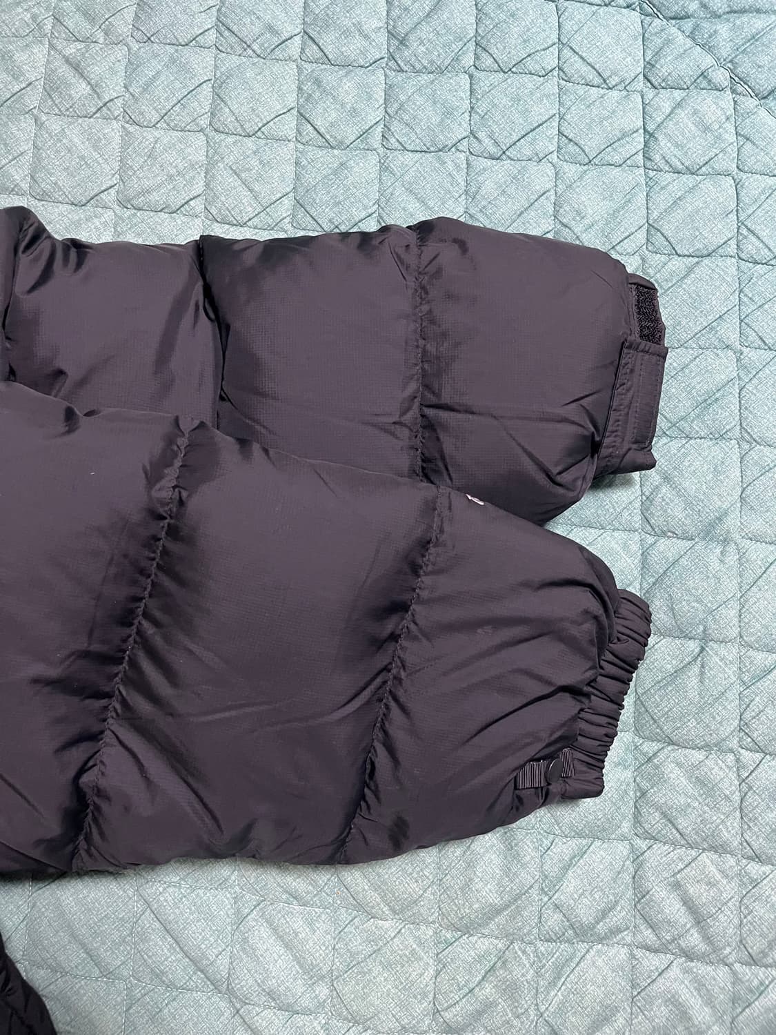 노스페이스 700 중앙로고 패딩 Msize 블랙(무광) 상품이미지9