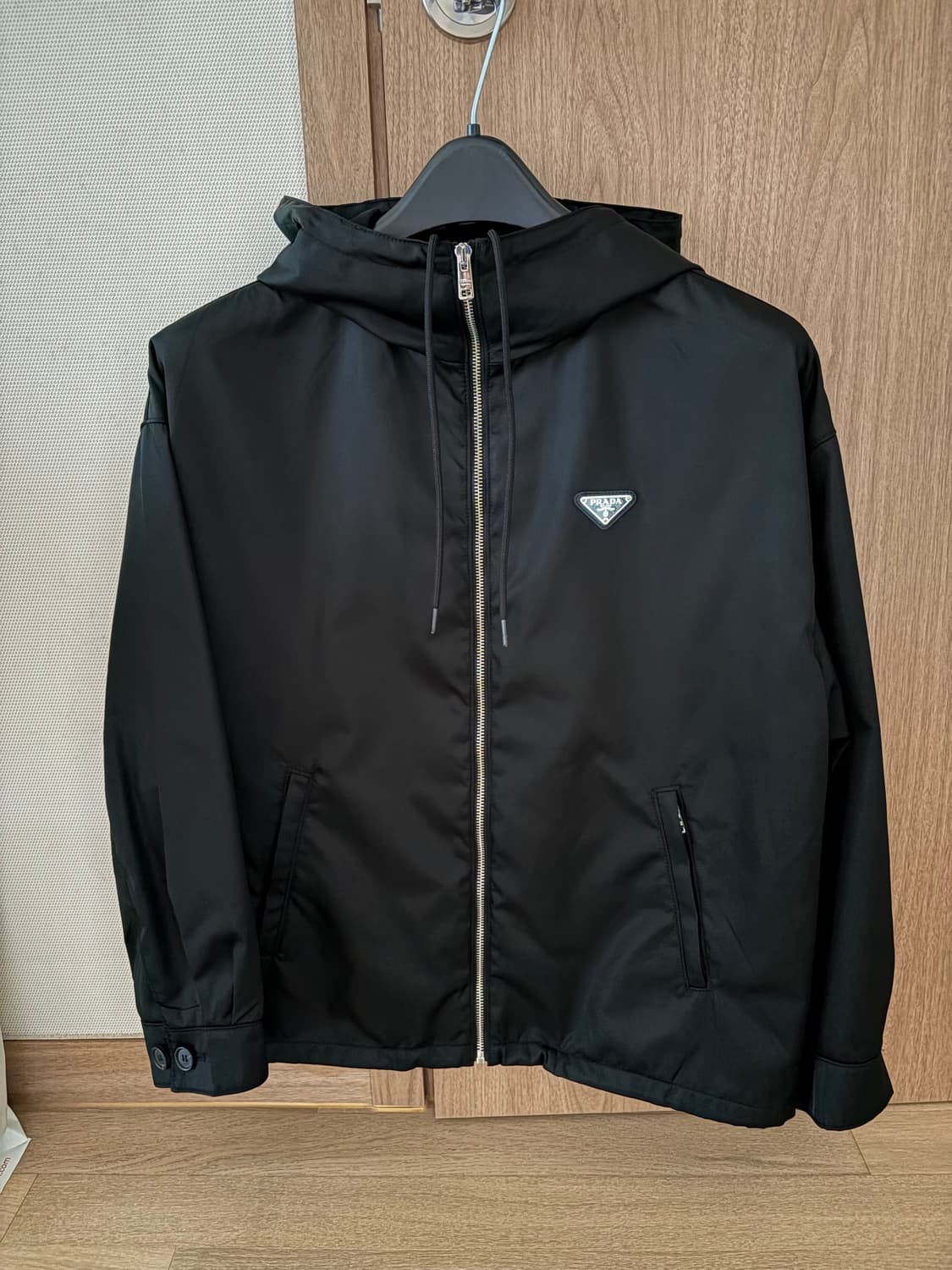 프라다 여성 23SS 리나일론 후드 자켓 상품이미지1