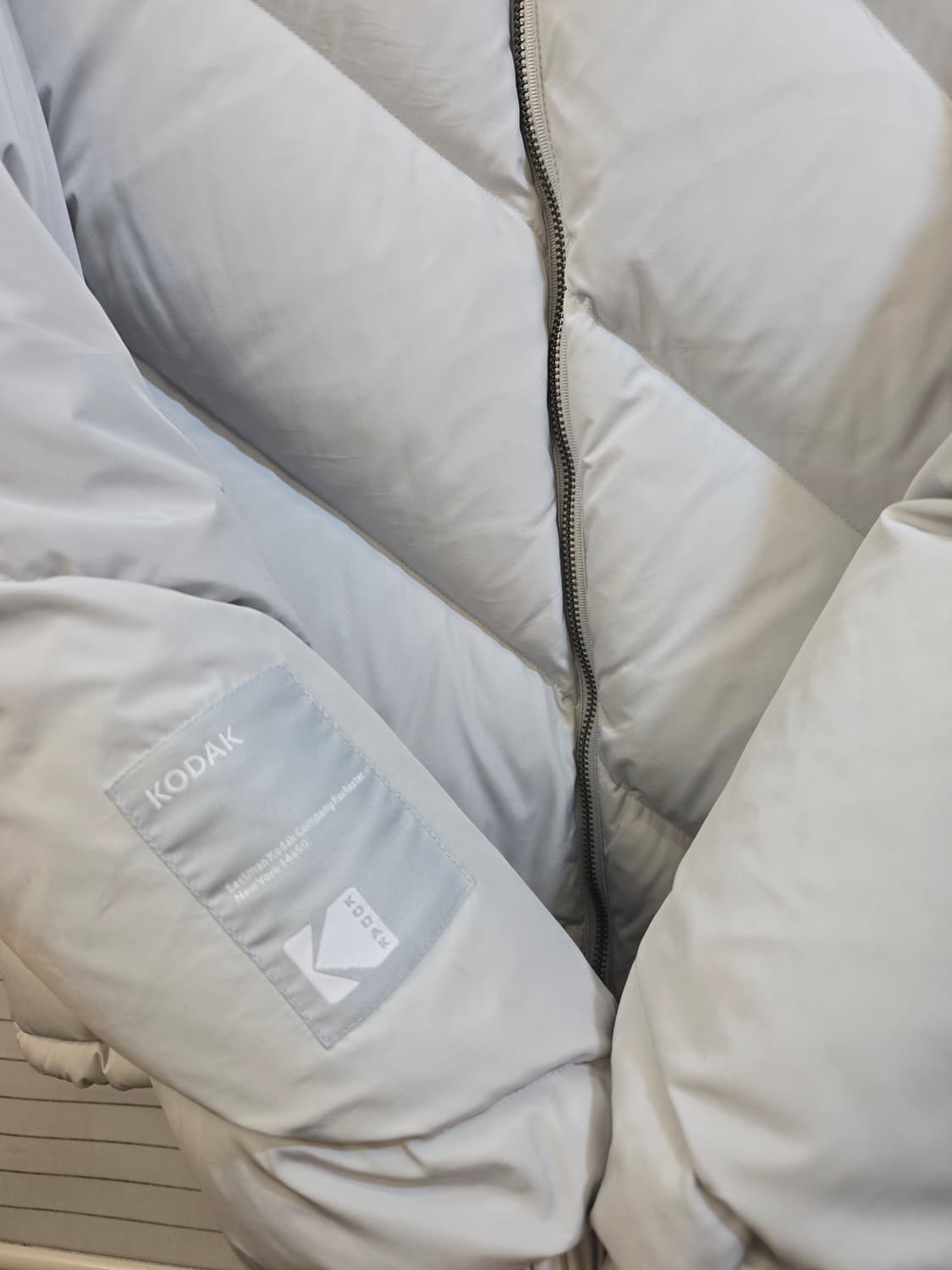 코닥 디아고날 다운 자켓 라이트 그레이 상품이미지9