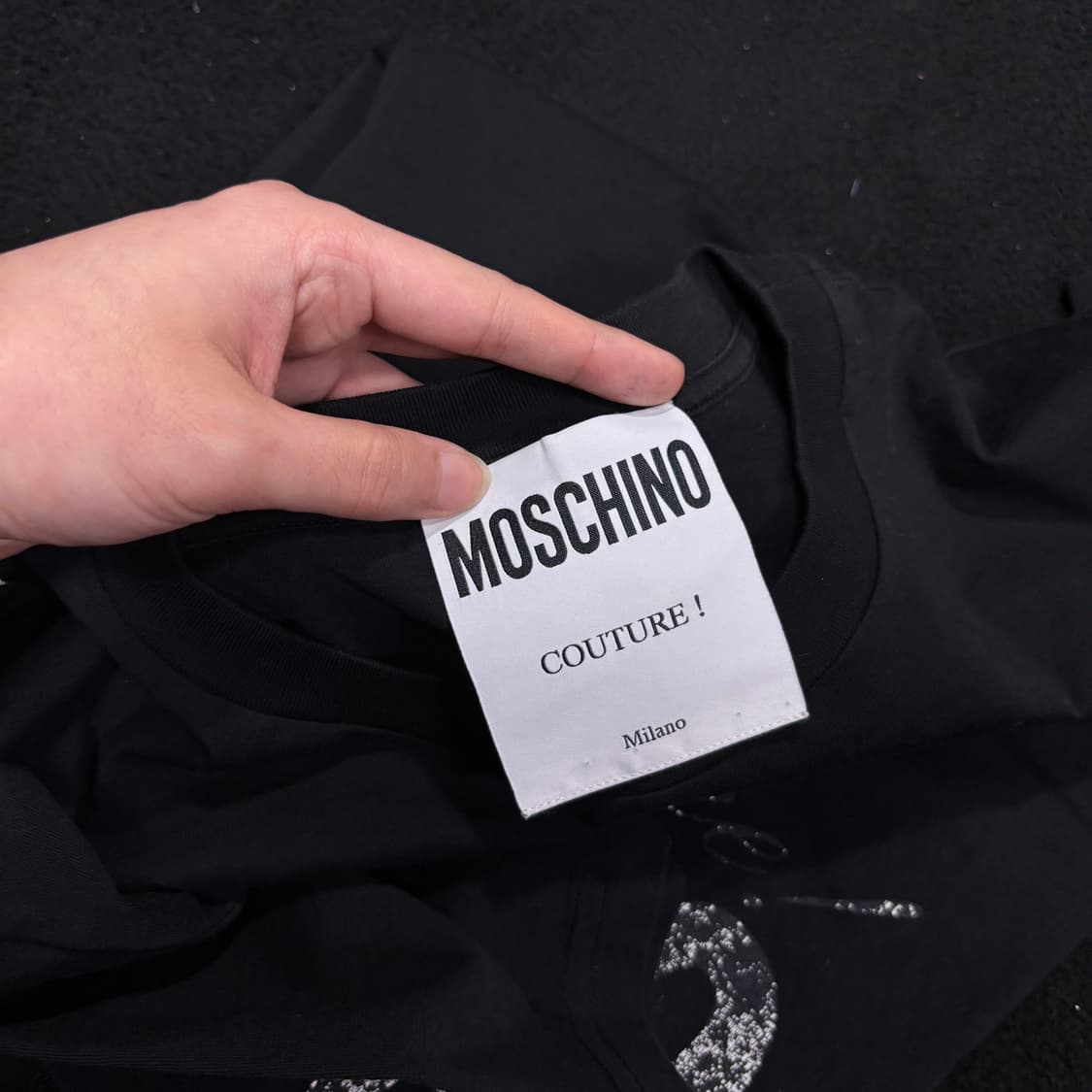 모스키노 MOSCHINO 블랙 빅로고 반팔티 상품이미지4