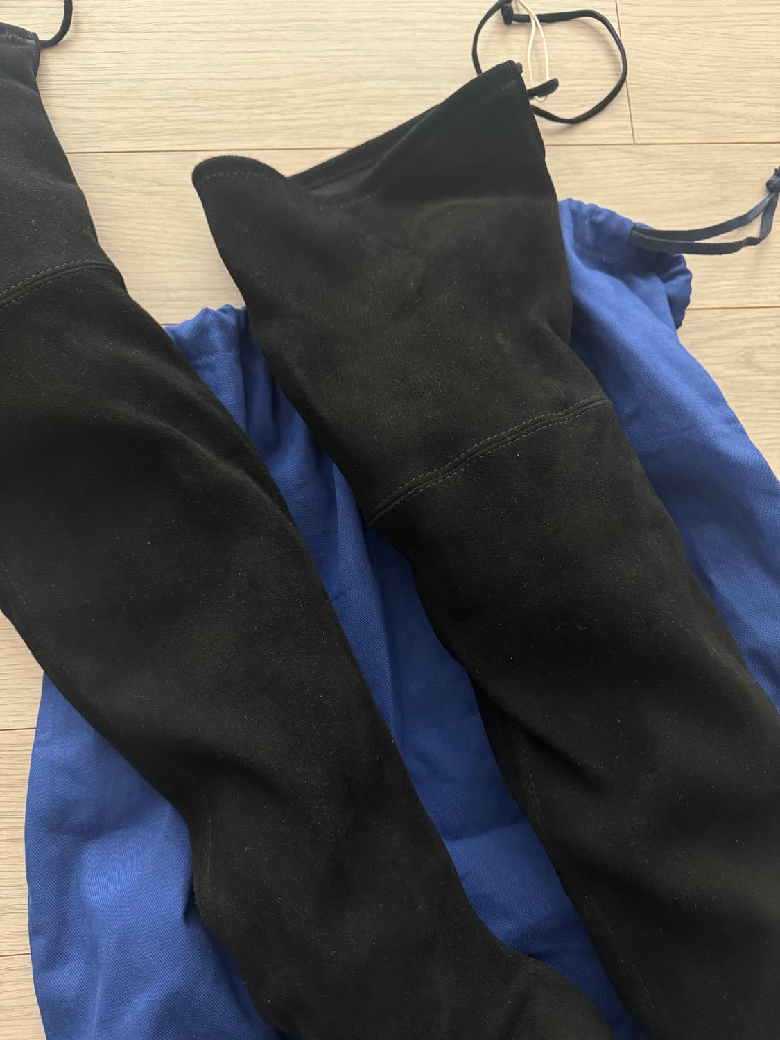 스튜어트 와이츠먼 블랙 스웨이드 부츠 상품이미지3