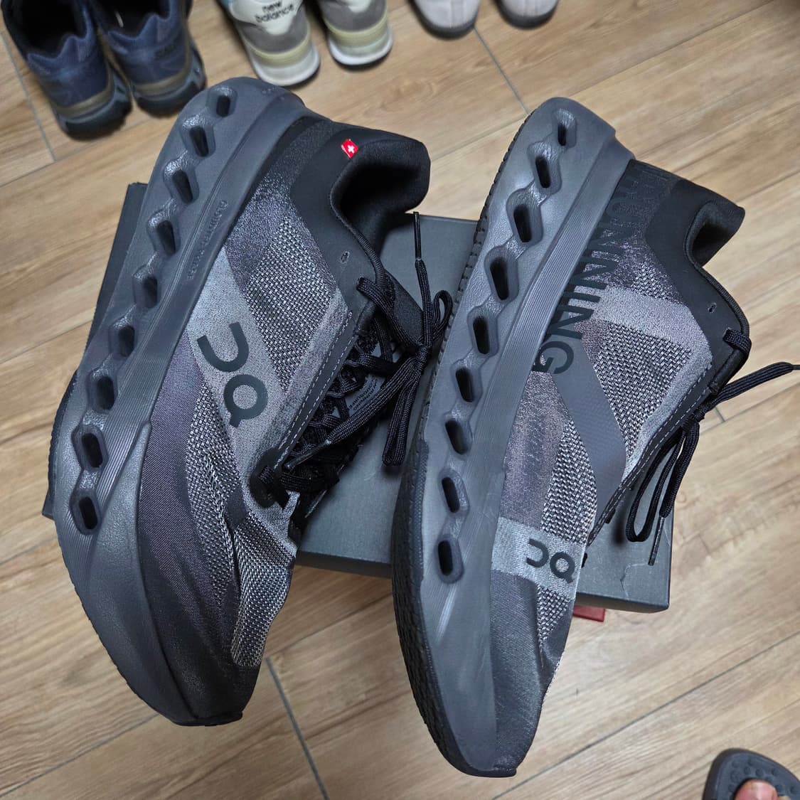 260 온러닝 클라우드 서퍼 넥스트 블랙 이클립스 러닝화 운동화 상품이미지3