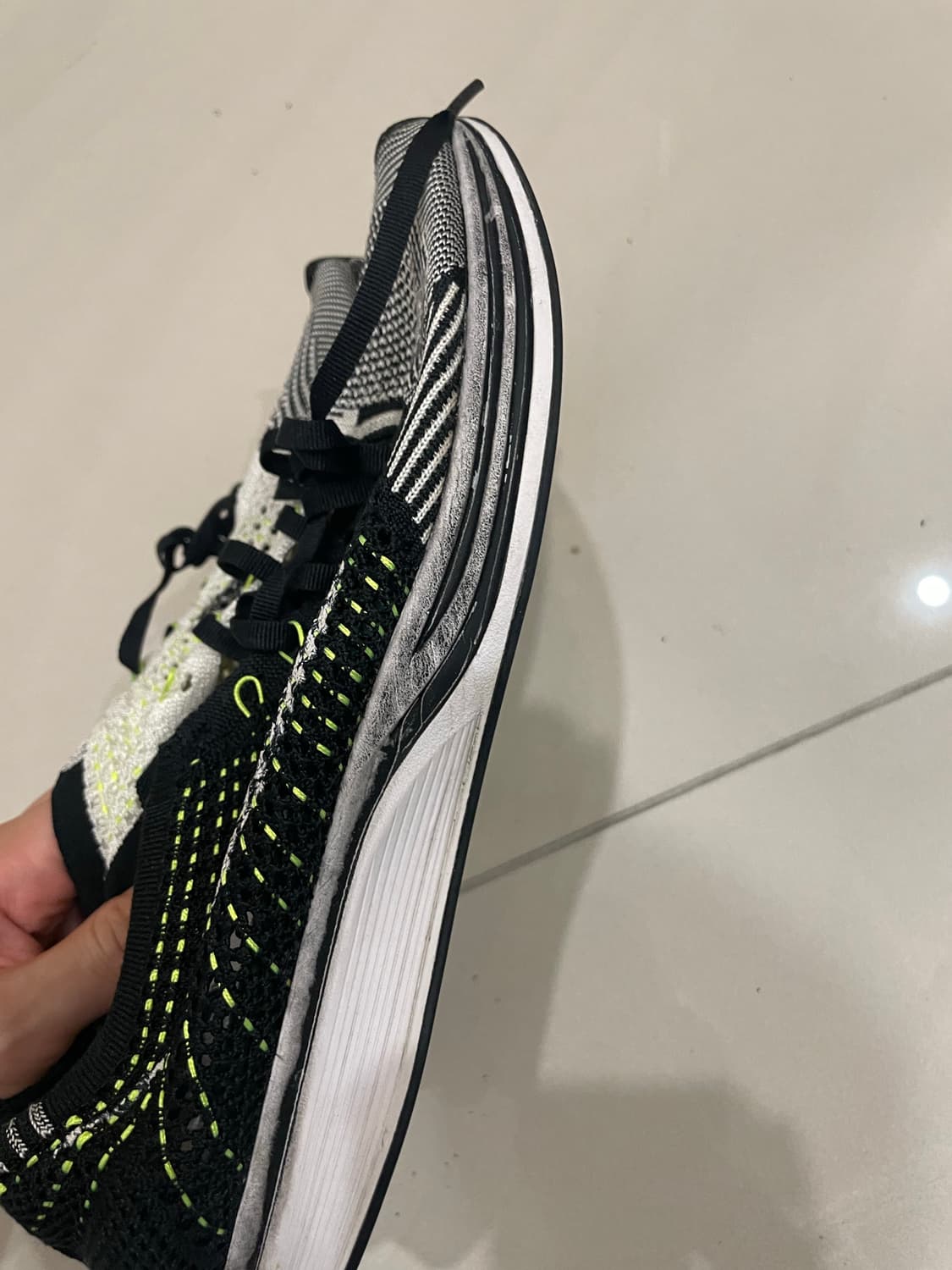 나이키 플라이니트 레이서 270 상품이미지3
