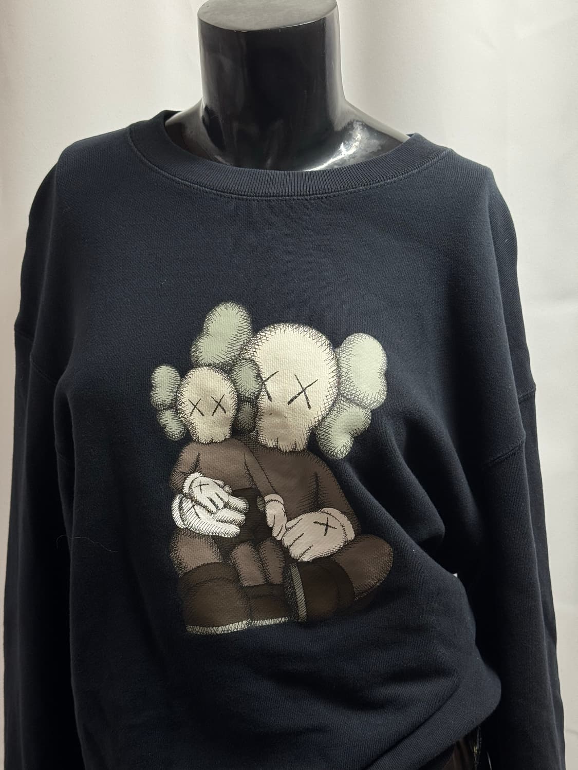 kaws uniqlo 프린팅 맨투맨 상품이미지2