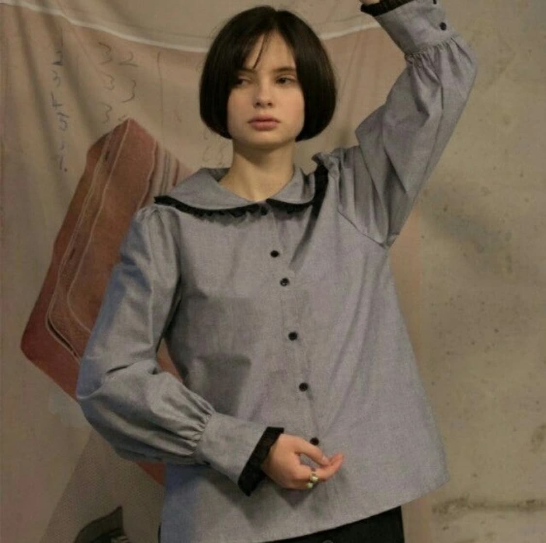 시눈 sinoon 로코코 프릴 블라우스 그레이 상품이미지1