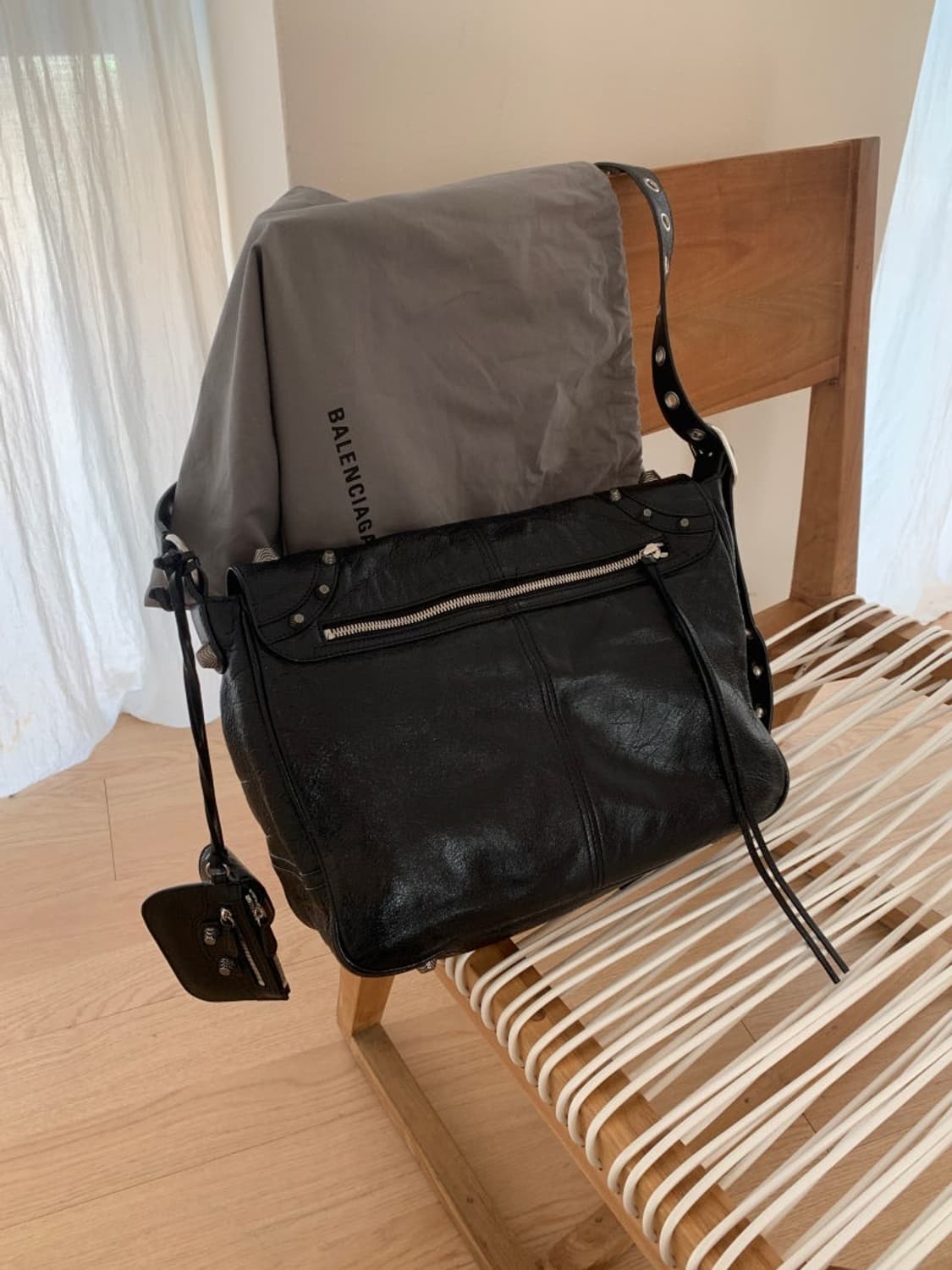 발렌시아가 르카골메신저백 상품이미지3