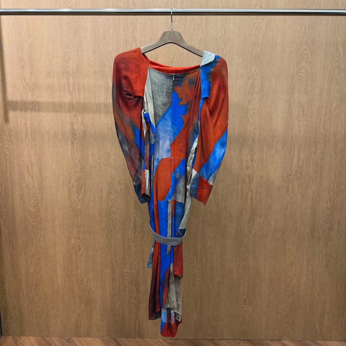 비비안웨스트우드 오프숄더 롱 원피스 컬러 프린트 패턴 스트랩 디테일 상품이미지3