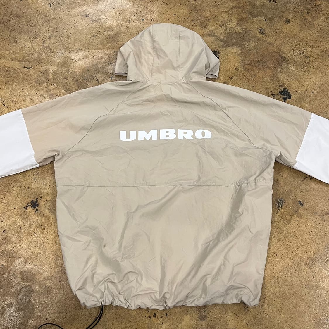 [정품/105] 엄브로 후드 바람막이 하프집업 베이지 화이트 b18 상품이미지3