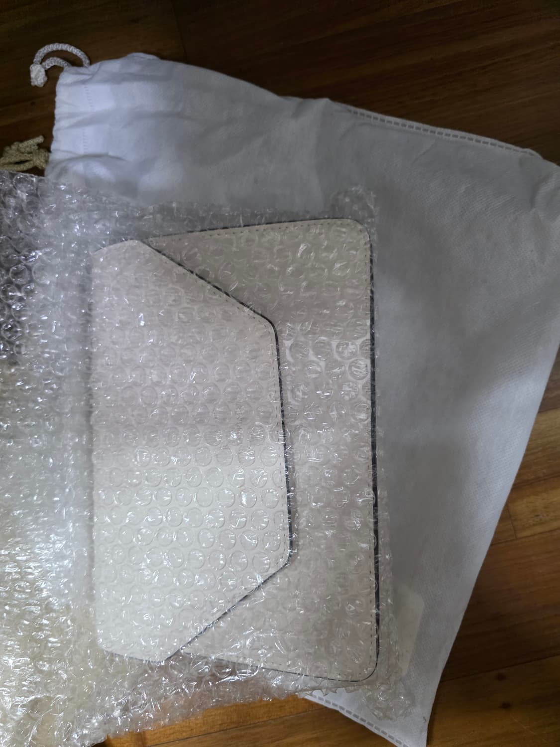 돈키 클로버 크로스백 크림 상품이미지3