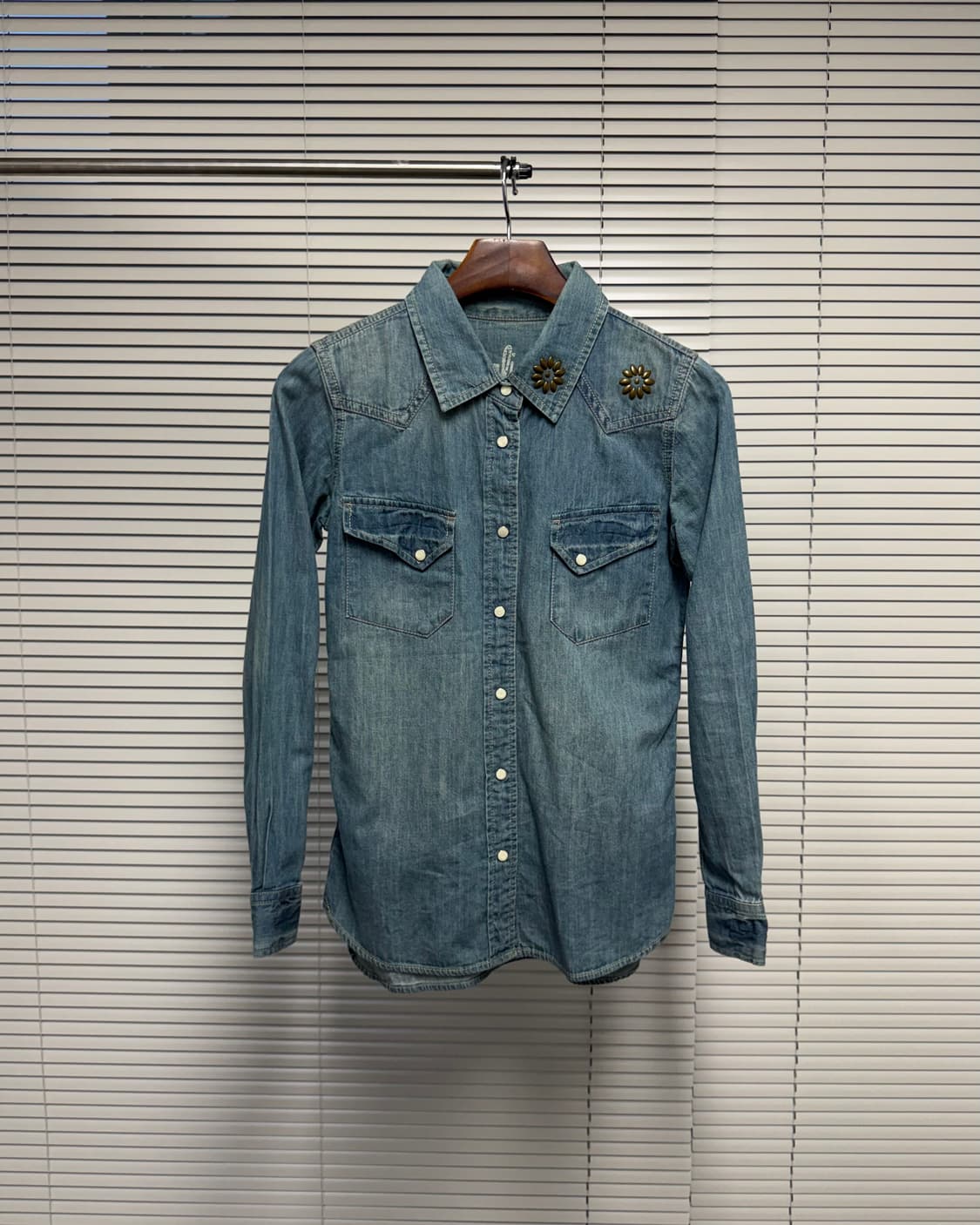 moussy 스터드 데님 셔츠 상품이미지1
