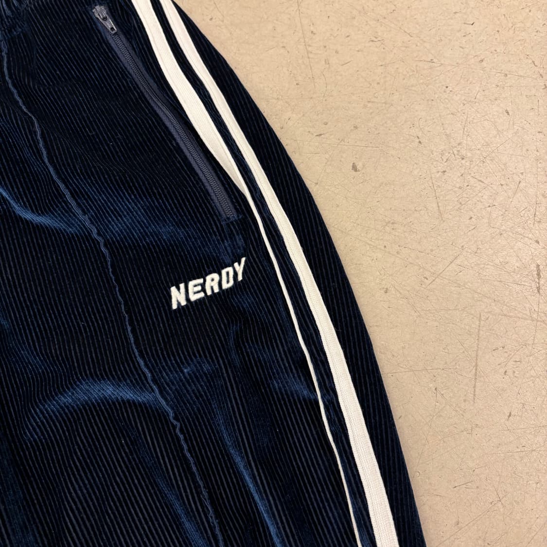 널디 벨벳 코듀로이 트레이닝 팬츠 상품이미지2