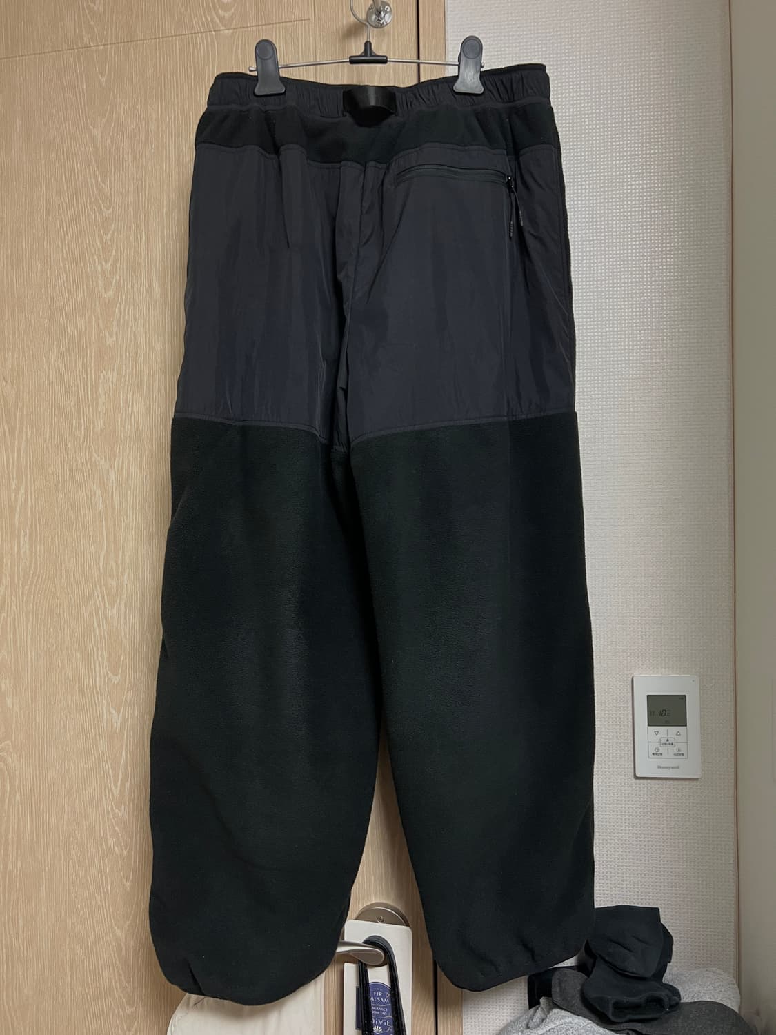 모이프 하이커팬츠 24aw 블랙 1사이즈 팝니다. 상품이미지2