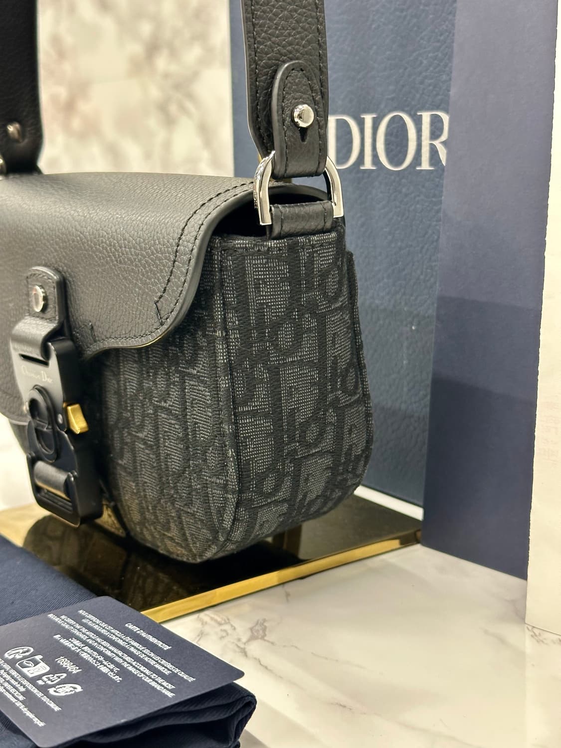 디올 새들 미니 플랩 스트랩 크로스백 블랙 상품이미지5