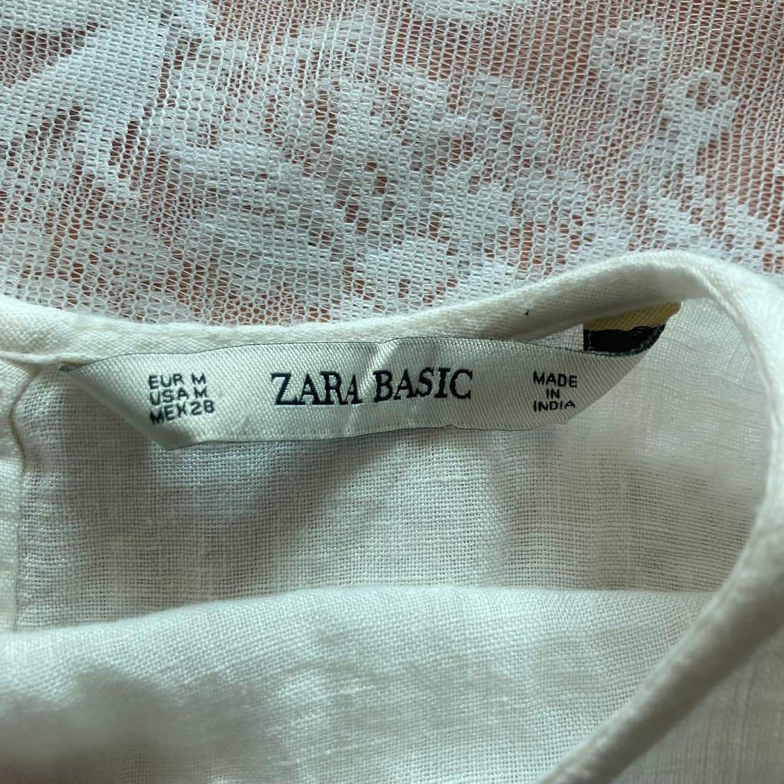 Embroidery sleeveless blouse 상품이미지3