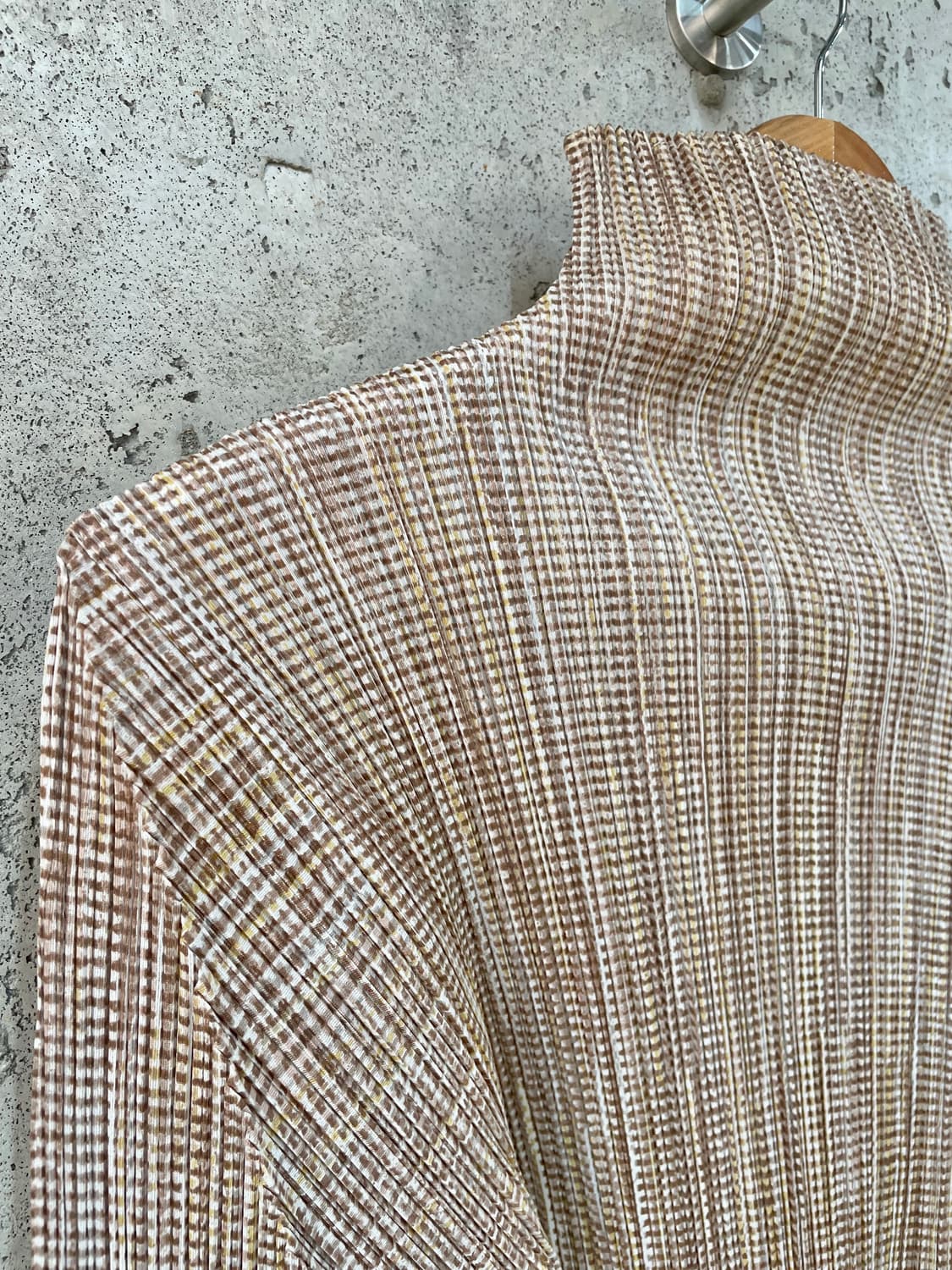 Issey Miyake 이세이미야케 하이넥 플리츠 탑 상품이미지4