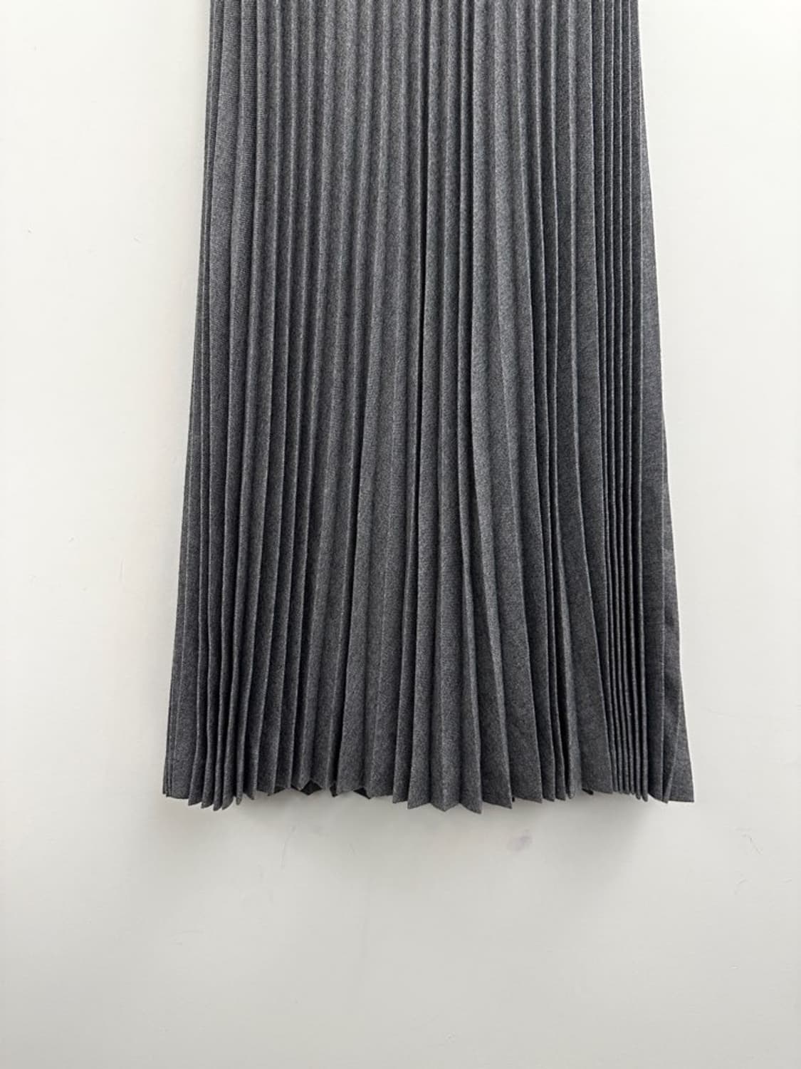 Pleats shape long skirt / grey 상품이미지3