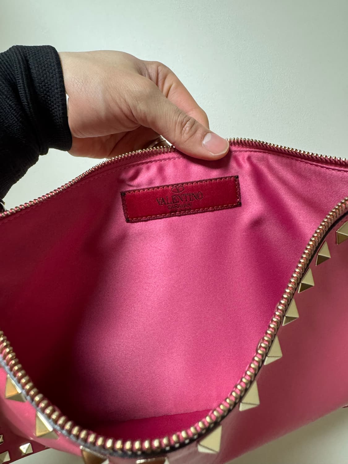 발렌티노 락스터드 레더 클러치백 상품이미지3