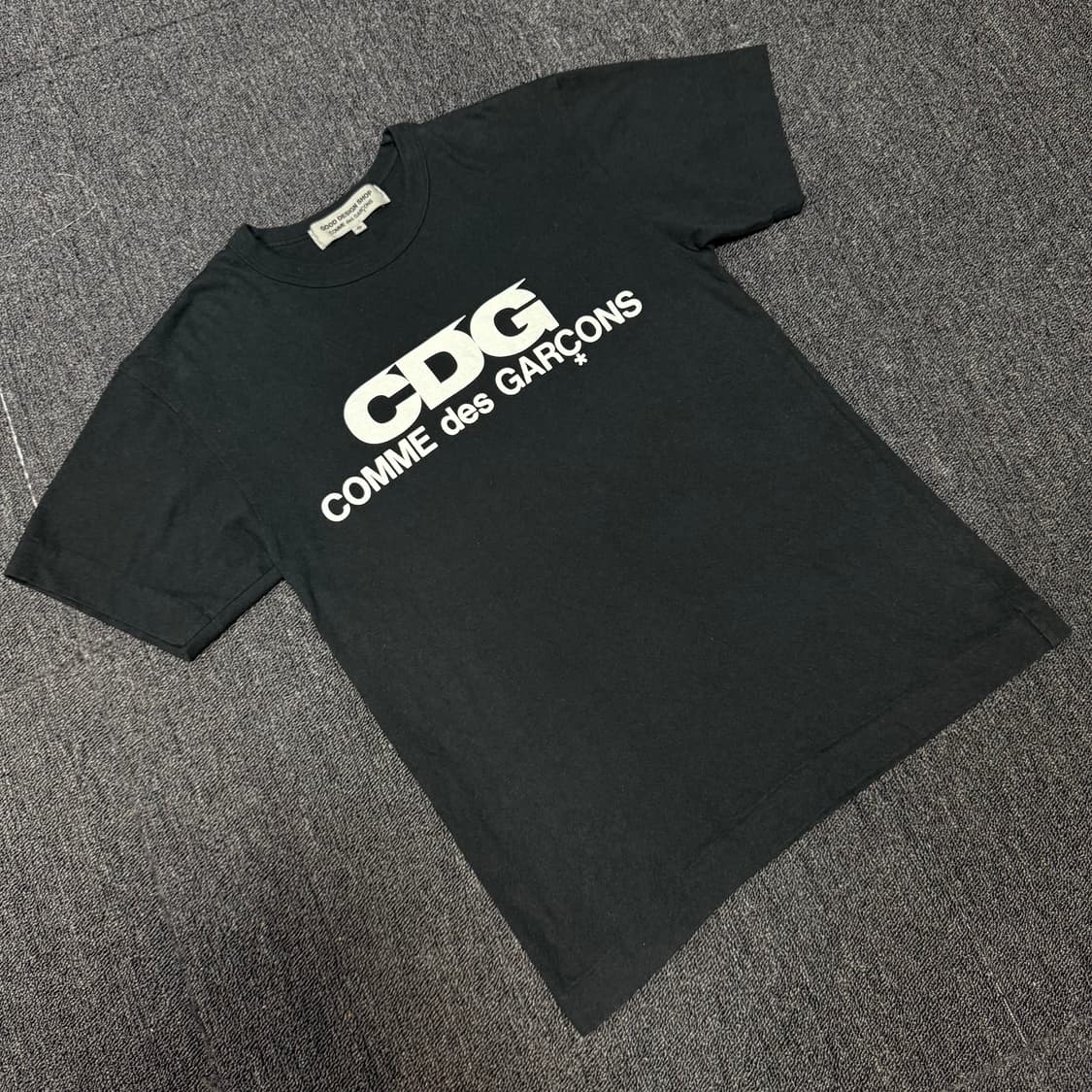 CDG 꼼데가르송 로고 반팔티 상품이미지3