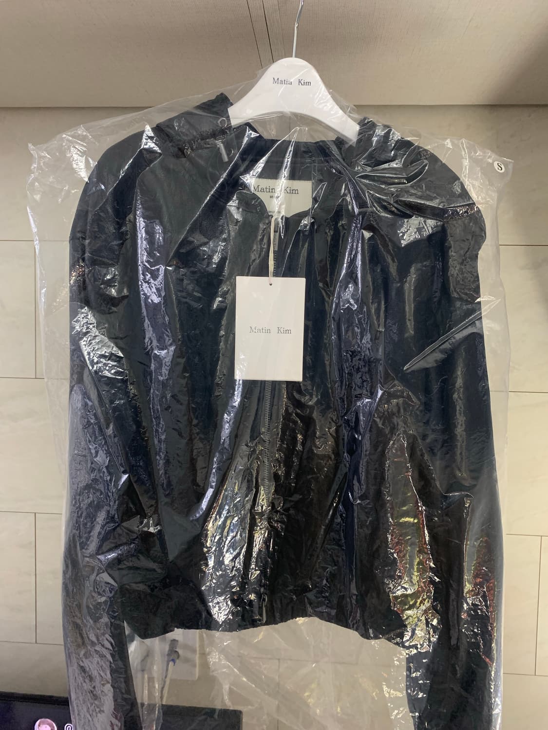 마뗑킴 레더 후디 크롭 점퍼 블랙 상품이미지5