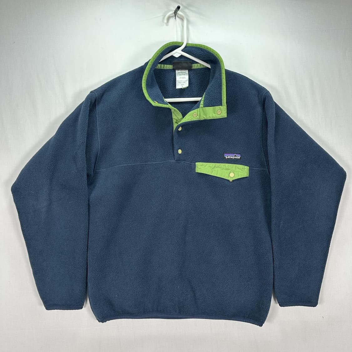 08FW 파타고니아 클래식 신칠라 스냅-티 플리스 네이비/라임 상품이미지1