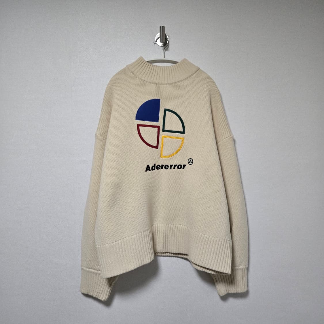 아더에러 슬라이스로고 니트 / 남성 니트/ 남자 니트  상품이미지2