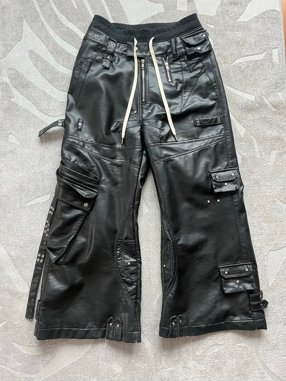 Cozy Worldwide 카오스 레더 카고 팬츠 상품이미지2