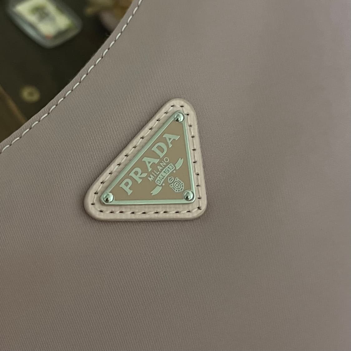 프라다 리에디션 핑크 호보백 1NE204 상품이미지6