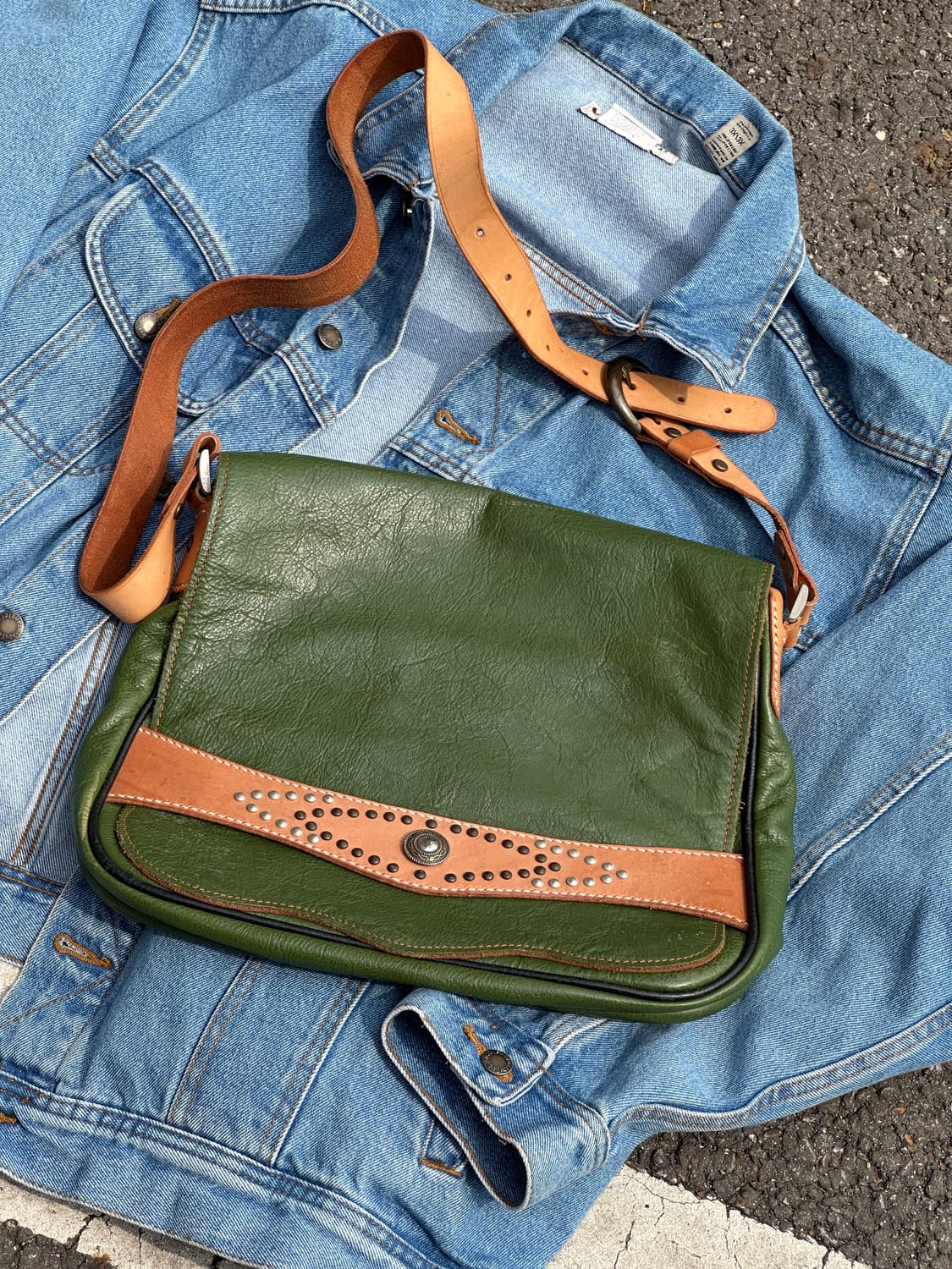 빈티지 핸드메이드 소가죽 메신저백 그린 레더 웨스턴 스터드 크로스백 상품이미지1