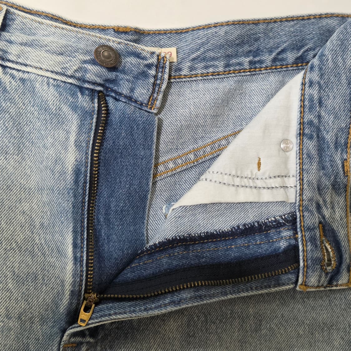 리바이스 우먼 하이웨스트 핫팬츠 29  상품이미지5