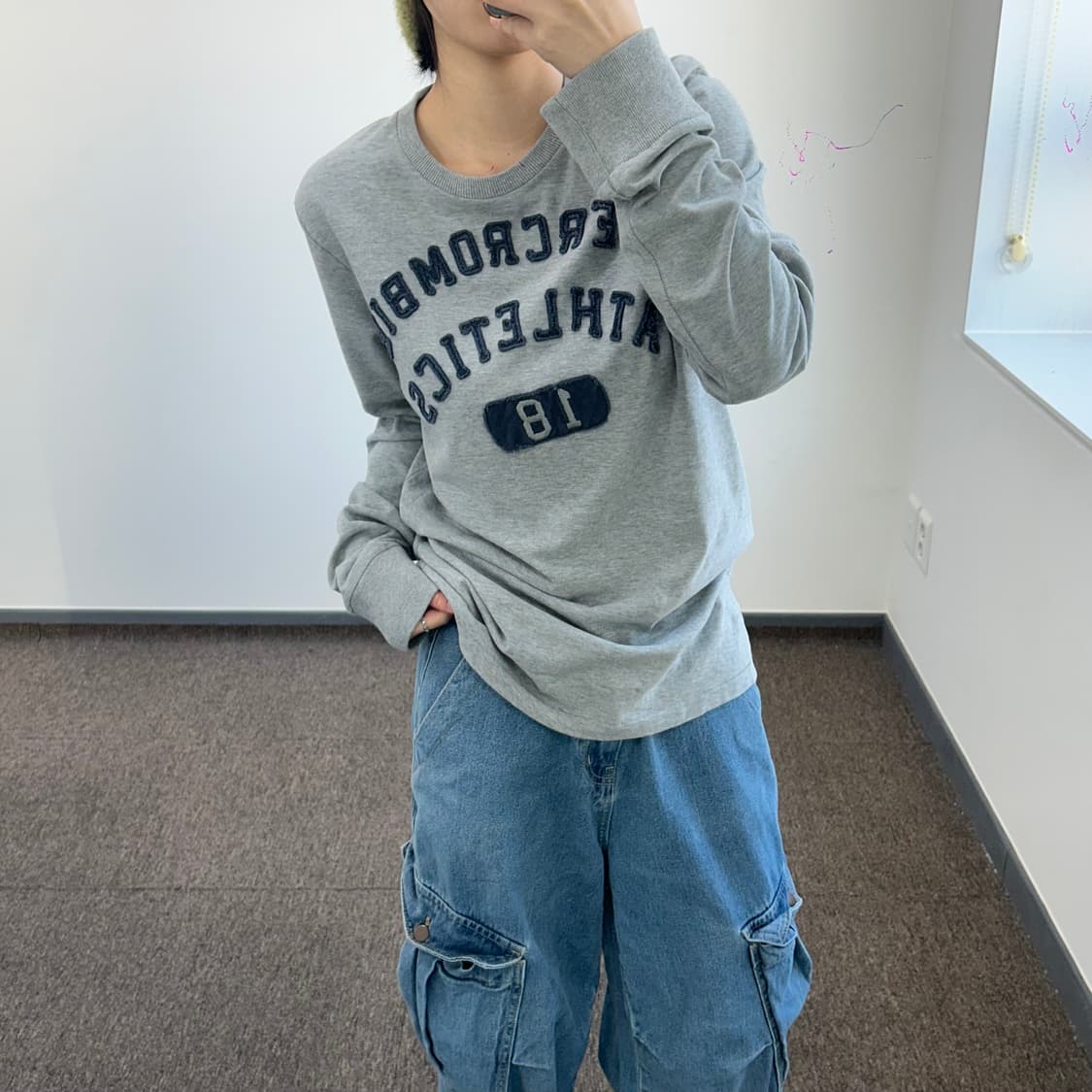 Abercrombie 아베크롬비 스펠아웃로고 그레이 맨투맨 상품이미지1