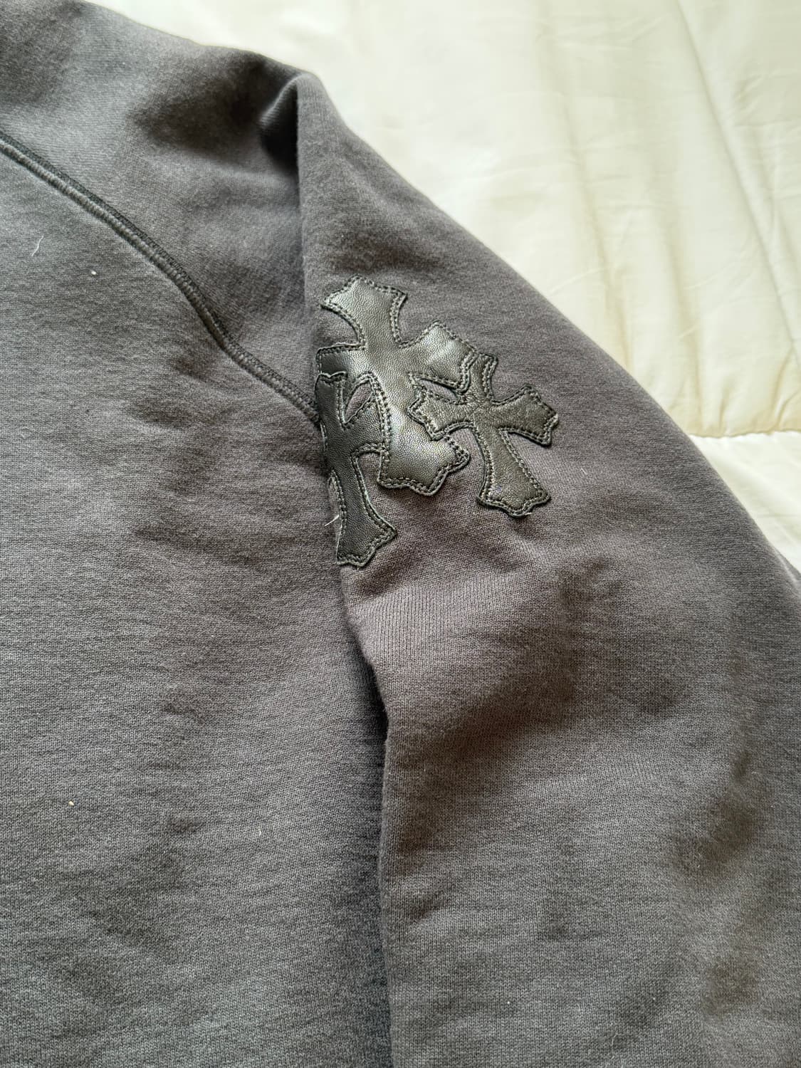 [XL] 크롬하츠 레더 패치 맨투맨 블랙 상품이미지2