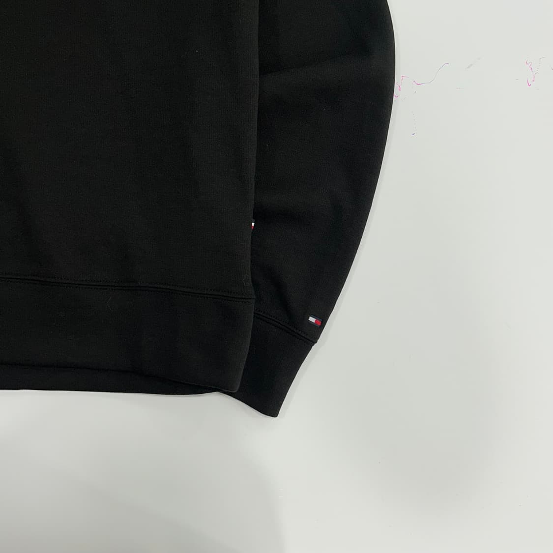Tommy Hilfiger 타미힐피거 스펠아웃로고 블랙 반집업 맨투맨 상품이미지5