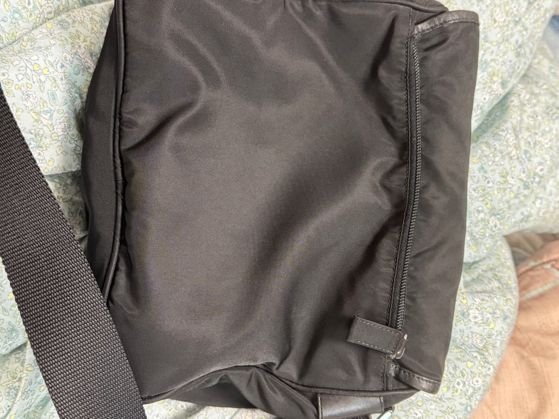 (주우재) 정품 감정완료 남녀공용 프라다 블랙 나일론 테수토 메신저백 상품이미지4